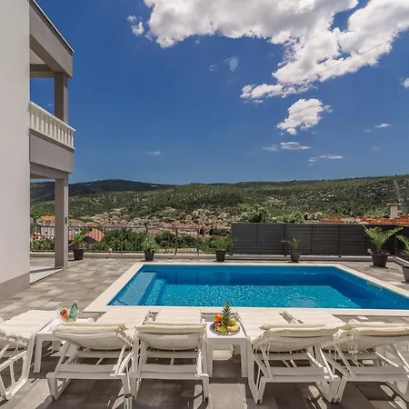 Mari With Private Pool *