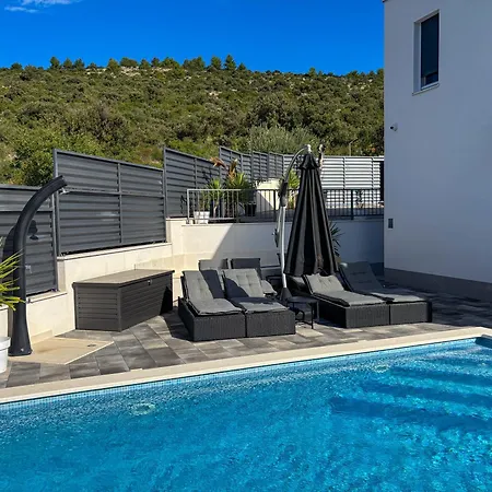 Mari With Private Pool *