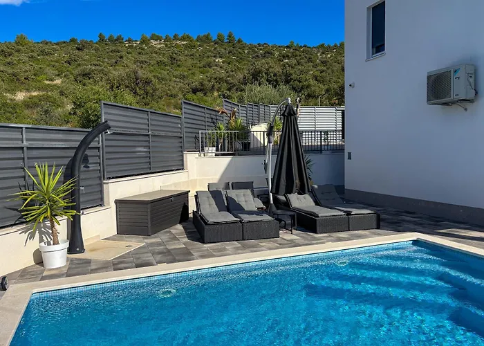 Mari With Private Pool *