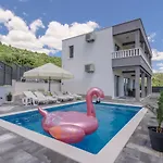 Villa Mari With Private Pool