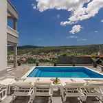 Mari With Private Pool *