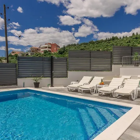 Villa Mari With Private Pool Marina
