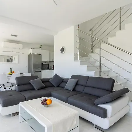 Villa Mari With Private Pool *